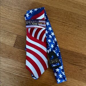 *NWT* American Flag Themed Tie